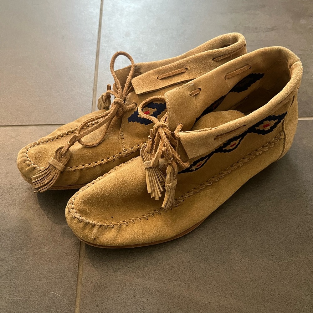 Soludos Tan Suede Embroidered Moccasin Boots Sz 9